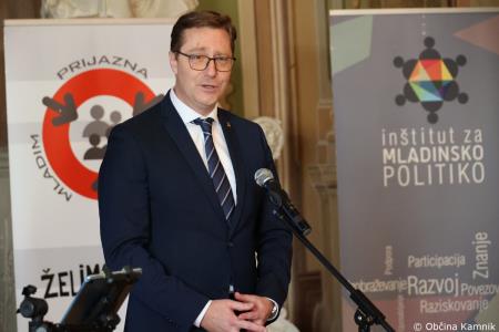 Občina Kamnik prejela certifikat Mladim prijazna občina 2022 – 2026 (8)